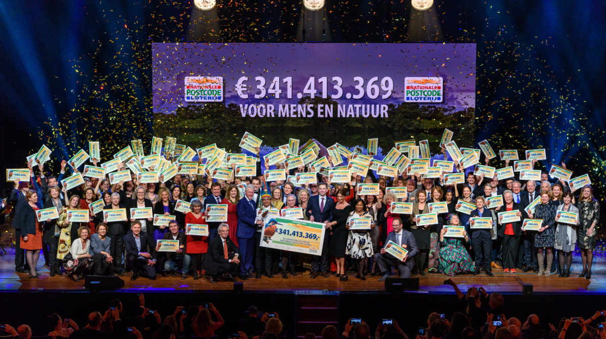Postcode Loterij schenkt recordbedrag van 341 miljoen euro  aan goede doelen